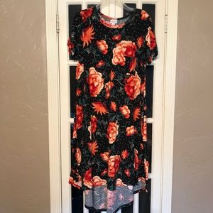 Floral LuLaRoe Carly. Size M. GUC